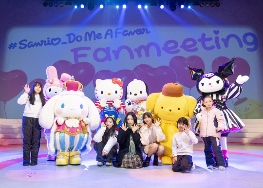 에버랜드에서 국내 최초로 헬로키티, 마이멜로디, 쿠로미 등 산리오캐릭터즈 인기 캐릭터들의 팬미팅 행사가 지난 30일 진행됐다. 에버랜드 제공